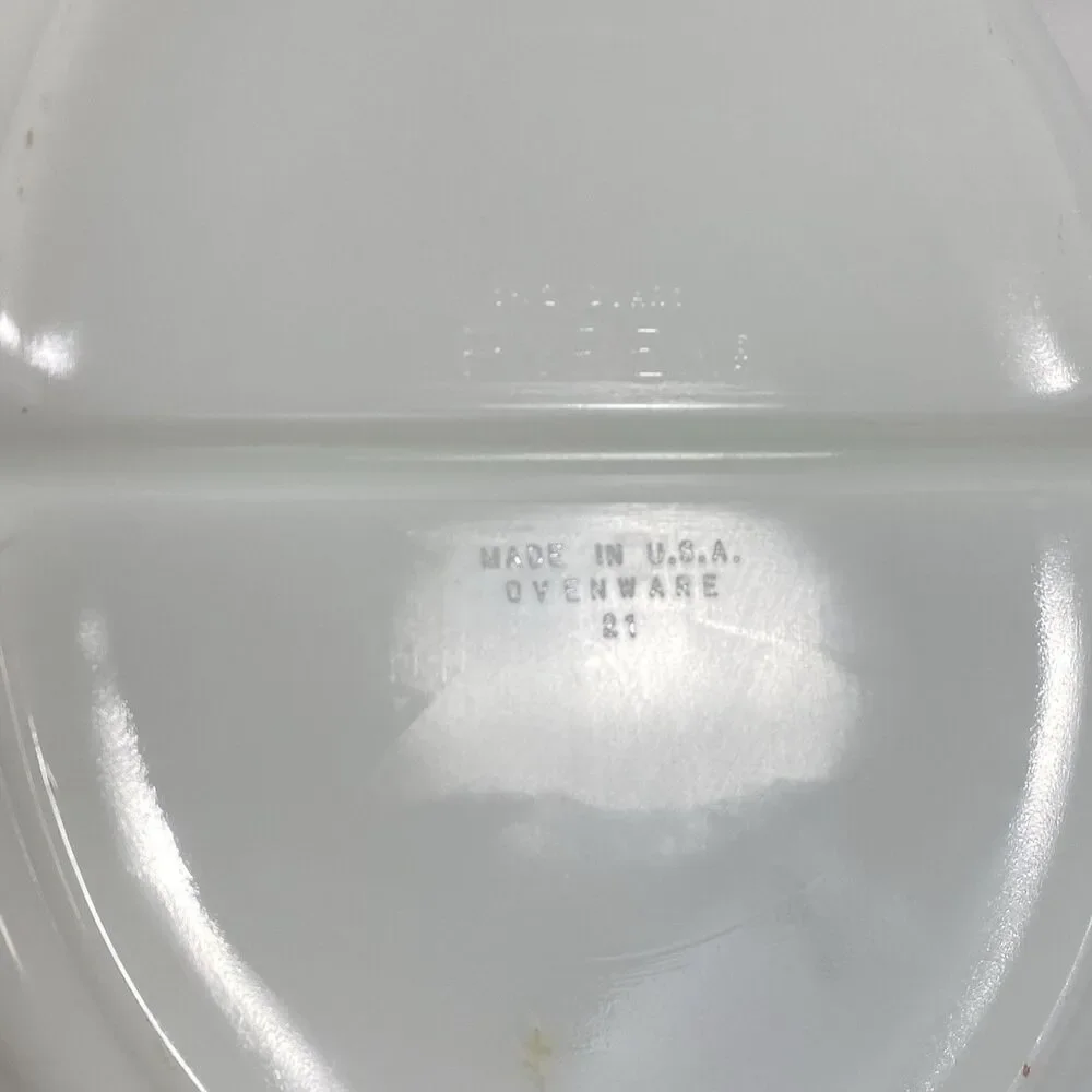 Vintage‎ Pyrex Town and Country 1.5-quart oval divided casserole dish Brown